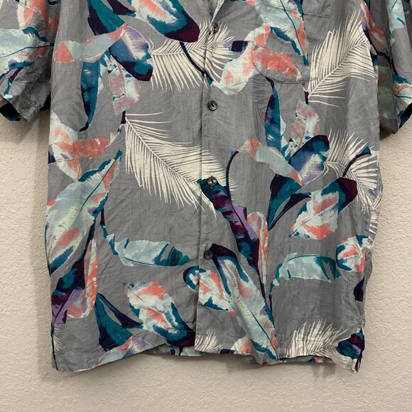 NWOT TOMMY BAHAMA Silk Feathers Print Hawaiian Short Sleeve Shirt in Grey - Picture 4 of 8
